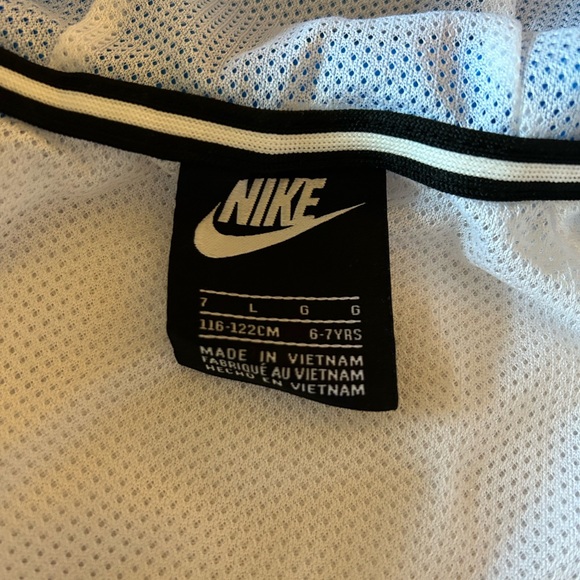 Nike White and Black Mesh Jacket - Picture 2 of 5